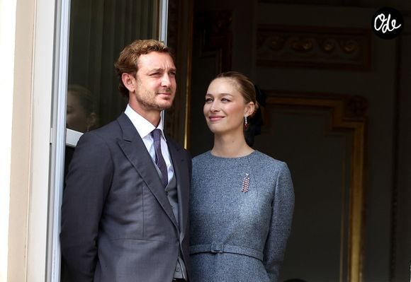 Pierre Casiraghi, Béatrice Borromeo - - La famille princière de Monaco au balcon du palais, à l'occasion de la Fête Nationale de Monaco, le 19 novembre 2025. © Dominique Jacovides/Bestimage