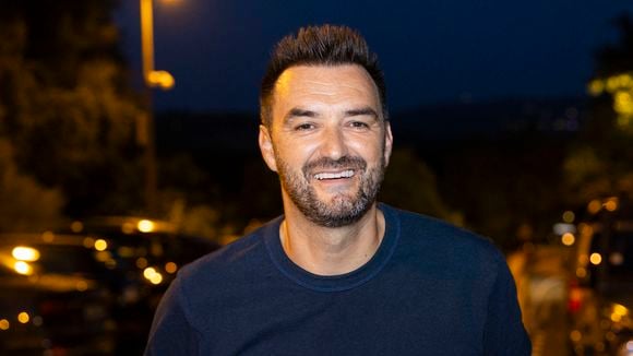 Cyril Lignac changé, il apparaît à Ramatuelle avec une autre star de la télé très populaire