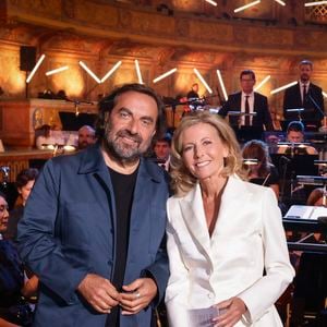 Claire Chazal et André Manoukian lors de l'enregistrement de l’émission Le Grand Echiquier - Spécial Claude François présentée par C.Chazal et A.Manoukian et diffusée le 13 janvier sur France, à l’Opéra royal du château de Versailles, le 16 septembre 2025.

© Jack Tribeca/Bestimage