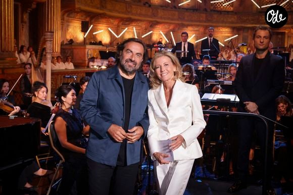 Claire Chazal et André Manoukian lors de l'enregistrement de l’émission Le Grand Echiquier - Spécial Claude François présentée par C.Chazal et A.Manoukian et diffusée le 13 janvier sur France, à l’Opéra royal du château de Versailles, le 16 septembre 2025.

© Jack Tribeca/Bestimage