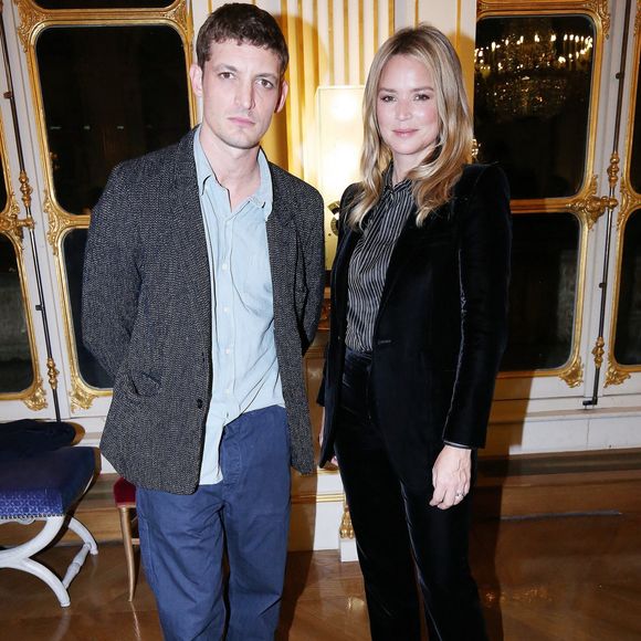 Virginie Efira, avec son compagnon Niels Schneider reçoit le French Cinema Award lors d’une cérémonie au ministère de La Culture à Paris le 12 janvier 2023.

© Jonathan Rebboah / Panoramic / Bestimage