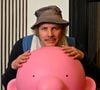 Exclusif - Le chanteur et artiste Philippe Katerine durant le vernissage de son exposition "Les Mignonismes" installée au Château de Crémat sur les hauteurs de Nice jusqu'au 18 mai 2025. Le château de Crémat est un château construit à Nice dans le département des Alpes-Maritimes en 1906. C'est un domaine viticole faisant partie du vignoble de Bellet, et un lieu de réception. © Bruno Bebert / Bestimage
