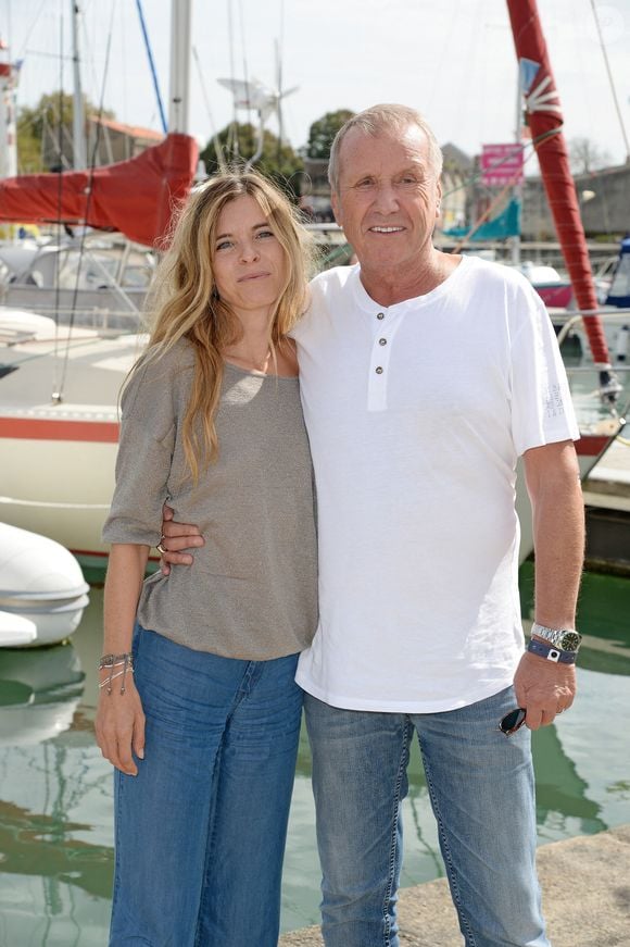 L'inoubliable interprète de Commissaire Moulin a une première fille, Samantha... Yves Renier et sa fille Samantha Renier présents au 17e Festival de la fiction TV à La Rochelle, France, le 12 septembre 2015. Photo de Pascal Baril/Planete Bleue/ABACAPRESS.COM
