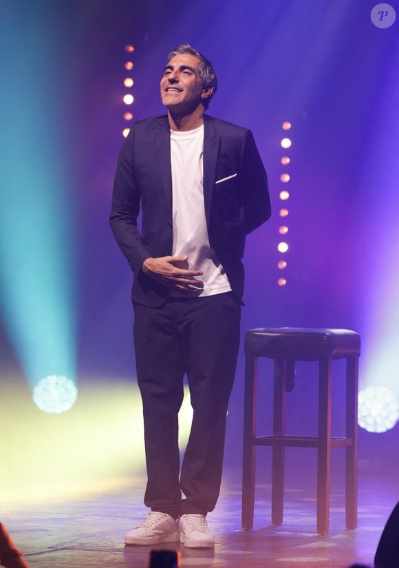 Ary Abittan sur la scène de la Cigale de Paris avec son spectacle "Authentique" le 18, 19, 22 et 23 février 2025. © Coadic Guirec/Bestimage
