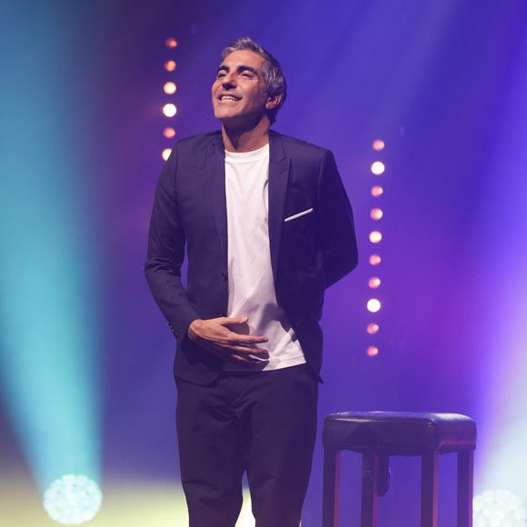 Ary Abittan sur la scène de la Cigale de Paris avec son spectacle "Authentique" le 18, 19, 22 et 23 février 2025. © Coadic Guirec/Bestimage