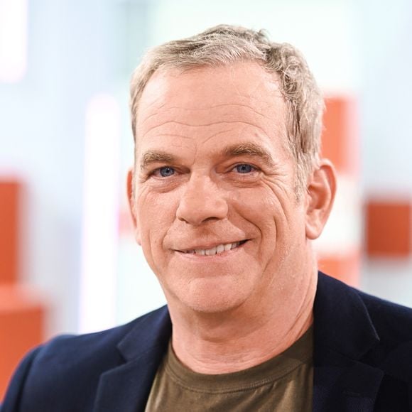 En 2026, Garou va retrouver les routes de France à l'occasion d'une nouvelle tournée. 

Exclusif - Garou - Enregistrement de l'émission Vivement dimanche au studio Rive Gauche présentée par Michel Drucker . Diffusion sur France 3 . © Guillaume Gaffiot / Bestimage