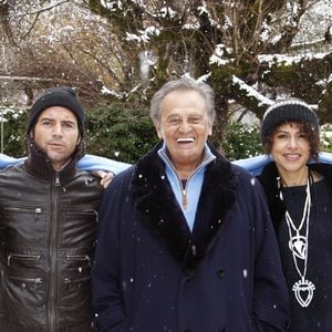 Les acteurs de 'Navarro' Anthony Dupray, Filip Nikolic, Roger Hanin, Viktor Lazlo et Nathalie Vincent posent lors de la cérémonie de clôture du 11ème Festival du Film de Télévision de Luchon à Luchon, France, le 7 février 2009. Roger Hanin va prendre sa retraite. Les autres membres du casting continueront dans une nouvelle série appelée 'Brigade Navarro'. Photo par Patrick Bernard/ABACAPRESS.COM