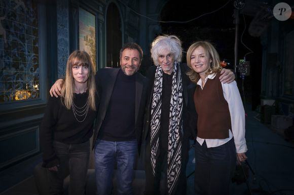 Exclusif - Laetitia Bertignac, Bernard Montiel, Louis Bertignac, Delphine Dewost pendant l’enregistrement d’Olympiascope, à l’Olympia, présenté par B.Montiel et diffusé le 18 janvier 2025 sur Olympia TV, à Paris, France, le 14 janvier 2025. © Jack Tribeca/Bestimage