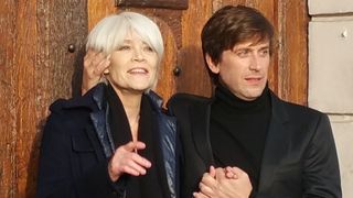Thomas Dutronc : Sa mère Françoise Hardy lui a laissé de l'argent en héritage, le chanteur a une idée bien précise de ce qu'il va en faire