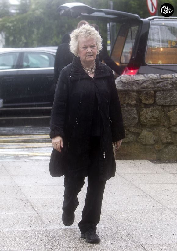 Photo d'archive datée du 03/08/12 : l'actrice Brenda Fricker assiste aux funérailles de Maeve Binchy, à l'église de l'Assomption, à Dalkey, au sud de Dublin. Crédit photo : Liam McBurney/PA Wire