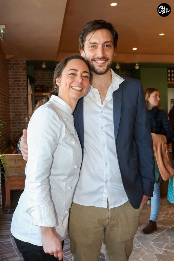 Nina Métayer et son mari Mathieu Salomé - La meilleure pâtissière du monde Nina Métayer lors de l’inauguration de sa boulangerie-patisserie "Fournil par Nina" à La Rochelle, France, le 16 novembre 2024.  © Jean-Marc Lhomer/Bestimage