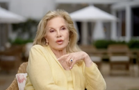 Voici à quoi ressemble la villa blanche de Sylvie Vartan à Los Angeles.