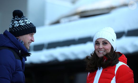 Le prince William, duc de Cambridge et Catherine Kate Middleton (enceinte), duchesse de Cambridge rencontrent des enfants de l'école de ski à Oslo le 2 février 2018. © AGENCE / BESTIMAGE