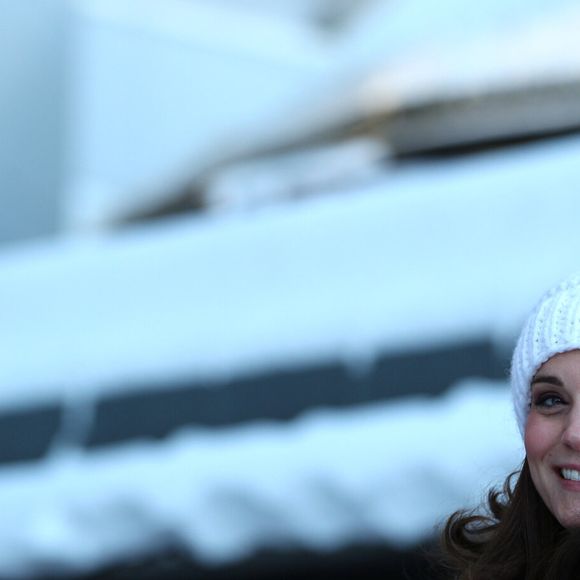 Le prince William, duc de Cambridge et Catherine Kate Middleton (enceinte), duchesse de Cambridge rencontrent des enfants de l'école de ski à Oslo le 2 février 2018. © AGENCE / BESTIMAGE