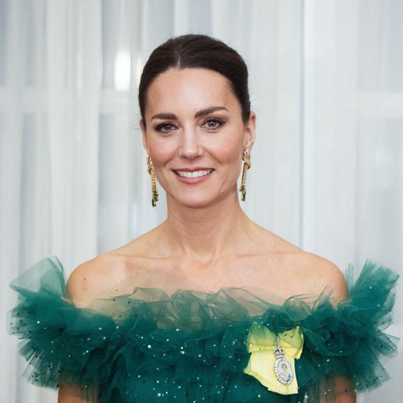 Le prince William, duc de Cambridge et Catherine (Kate) Middleton, duchesse de Cambridge, assistent au dîner du gouverneur général à King's House à Kingston lors de leur voyage officiel en Jamaique, le 23 mars 2022. Backgrid UK/ Bestimage