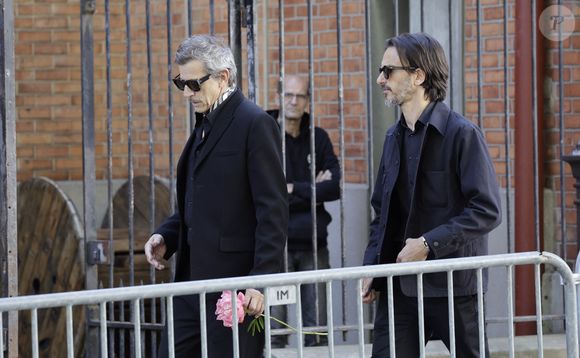 - Arrivées aux obsèques de N.Farès en l'église Saint-Jean-de-Montmartre à Paris, le 24 avril 2026. N.Farès est décédée le 17 avril 2026 à l'âge de 57 ans, quelques jours après un "incident cardiaque" survenu le 12 avril 2026 dans la piscine du complexe sportif, Blanche (9ème).
© Jacovides / Borde / Bestimage