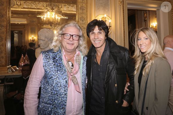 Exclusif - Jean-Luc Lahaye avec sa compagne Paola et Pierre-Jean Chalençon - Soirée "Octobre Rose" au Palais Vivienne organisée par Véronique Koch et pour marraine Fabienne Thibeault à Paris le 16 octobre 2023. © Cédric Perrin/Bestimage