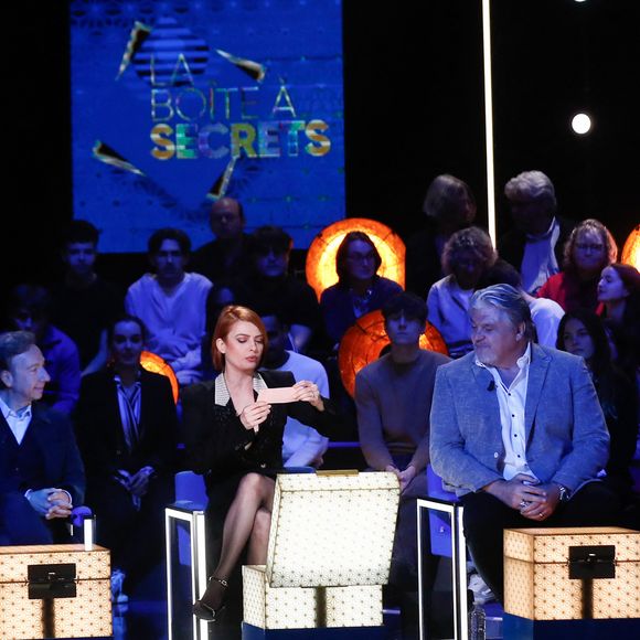 Puis, il y avait David Douillet
Exclusif - Stéphane Bern, Elodie Frégé, David Douillet - Enregistrement de l'émission "La Boîte à secrets", au Studio du Lendit, présentée par F.Bollaert et diffusée le 17 janvier sur France 3. Le 17 décembre 2024
© Christophe Clovis / Bestimage