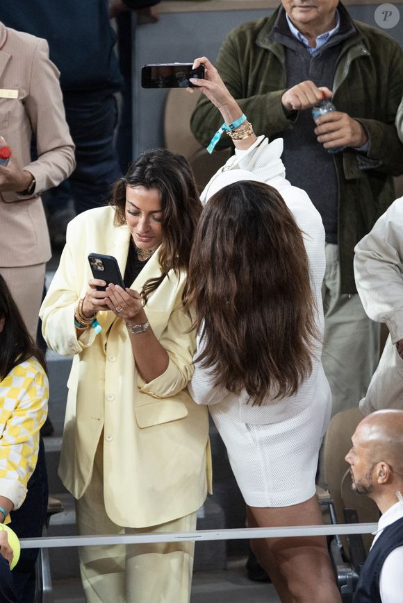 Rachel Legrain-Trapani (Miss France 2007) et Diane Leyre (Miss France 2022) dans les tribunes lors des Internationaux de France de Tennis de Roland Garros 2025, à Paris, France, le 4 juin 2025. © Jacovides-Moreau/Bestimage