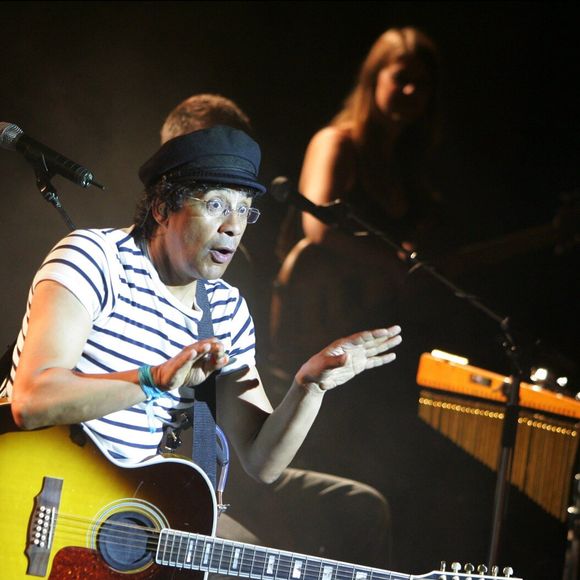 Laurent Voulzy au Festival de Ramatuelle en 2004. © DOMINIQUE JACOVIDES / BESTIMAGE