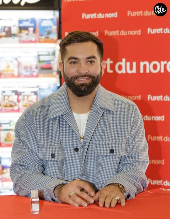 Exclusif - Le chanteur Kendji Girac en séance de dédicaces pour son autobiographie Mi vida à la Librairie du Furet du Nord à Lille, France, le 1er octobre 2025. © Stephane Vansteenkiste/Bestimage