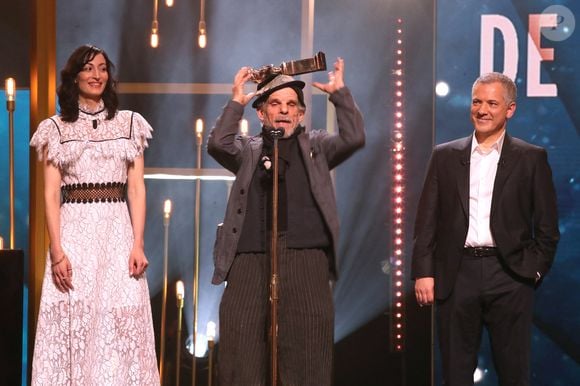 Laëtitia Eïdo , Denis Lavant, « Molière du Comédien dans un spectacle de Théâtre public » pour Fin de partie et Bruno Putzulu - Intérieur - 36ème cérémonie des Molières aux Folies Bergère à Paris le 28 avril 2025. © Bertrand Rindoff / Bestimage