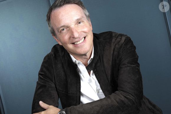 Exclusif - Portrait de Stéphane Rotenberg à Paris, le 15 mai 2025.
© Cédric Perrin/Bestimage