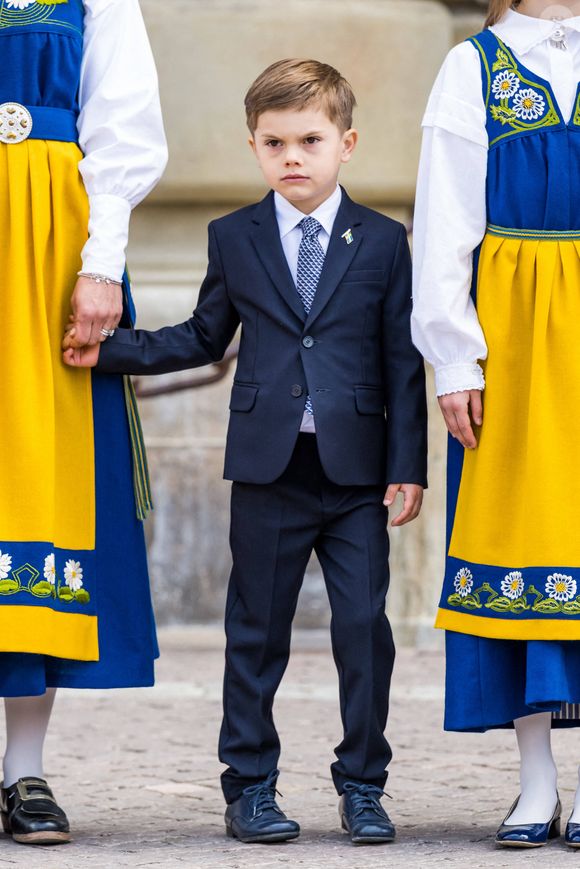 La princesse Victoria, le prince Daniel de Suède et leurs enfants la princesse Estelle et le prince Oscar de Suède lancent la "Journée portes ouvertes des châteaux" au Palais Royal de Stockholm lors de la Fête Nationale, le 6 juin 2022. Bestimage