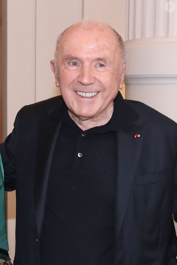 Avec un sol classé à l'Unesco, le Clos de Tart produit l'un des vins rouges les plus prisés au monde. Pour une bouteille, les prix démarrent à 600 euros et s'envolent rapidement.

Exclusif - François Pinault - Vernissage de l'Exposition "Une seconde d'éternité" à la Bourse de Commerce - Pinault Collection à Paris le 21 Juin 2022. 

© Bertrand Rindoff/Bestimage