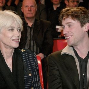 Thomas Dutronc rend hommage à sa mère pour son anniversaire

Archives - Françoise Hardy et son fils Thomas Dutronc. Christophe Aubert via Bestimage