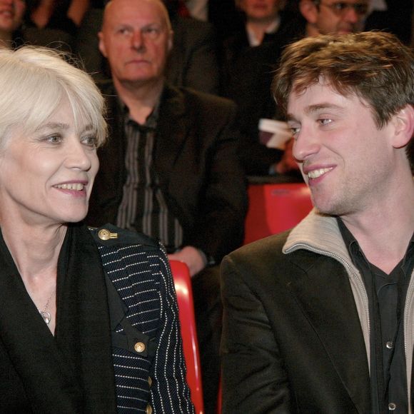 Thomas Dutronc rend hommage à sa mère pour son anniversaire

Archives - Françoise Hardy et son fils Thomas Dutronc. Christophe Aubert via Bestimage