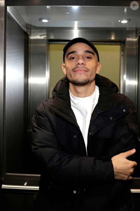 Mister V partage d'ailleurs sa vie avec une infirmière. Une relation solide qui dure depuis cinq ans, et qu’il tient à préserver de la curiosité médiatique.

Exclusif - Rendez-vous avec Mister V (Yvick Letexier) le 5 mars 2020. © Cédric Perrin/Bestimage