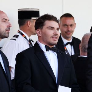 Antoine Dupont - Antoine Dupont et Iris Mittenaere se retrouvent sur les marches  du film « Dossier 137 » lors du 78ème Festival International du Film de Cannes le 15 mai 2025.

© Jacovides / Moreau / Bestimage