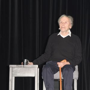 Exclusif - Jean-Louis Trintignant - Jean-Louis Trintignant célèbre ses 88 ans sur la scène du théâtre de la Porte Saint-Martin ou il lit des poèmes de Prévert, Vian, Leprest ou encore Apollinaire à Paris le 11 décembre 2018. © Coadic Guirec/Bestimage