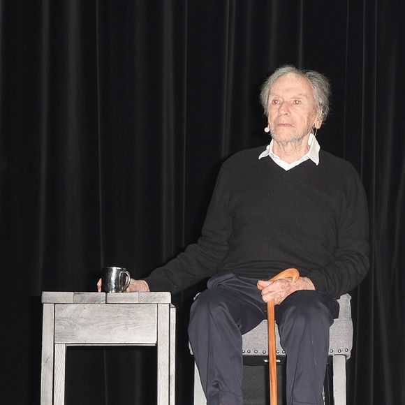 Exclusif - Jean-Louis Trintignant - Jean-Louis Trintignant célèbre ses 88 ans sur la scène du théâtre de la Porte Saint-Martin ou il lit des poèmes de Prévert, Vian, Leprest ou encore Apollinaire à Paris le 11 décembre 2018. © Coadic Guirec/Bestimage