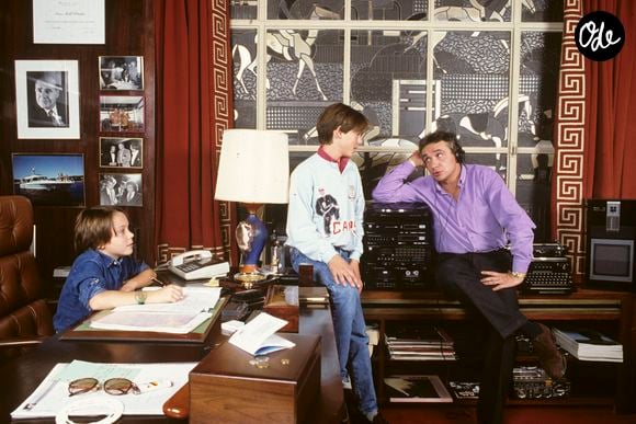 Archives - En France, à Paris, rendez-vous avec Michel Sardou, à son domicile, dans son bureau, avec ses 2 fils, Romain, 13 ans et Davy, 9 ans. Novembre 1987
© Michel Marizy via Bestimage