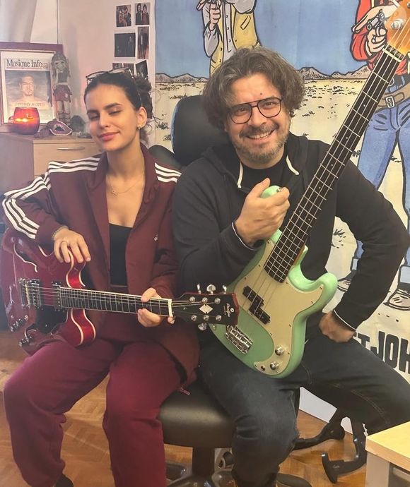 Pedro Alves et sa fille, Lily ,en pleine répétition de guitare, le 20 octobre 2025. Instagram /dompedroalves