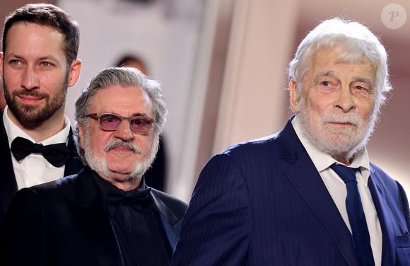 Maxime Pambet, Daniel Auteuil et Jacques Weber - Montée des marches du film " L'objet du délit " lors du 79ème Festival International du Film de Cannes, le 22 mai 2026. © Jacovides-Moreau / Bestimage