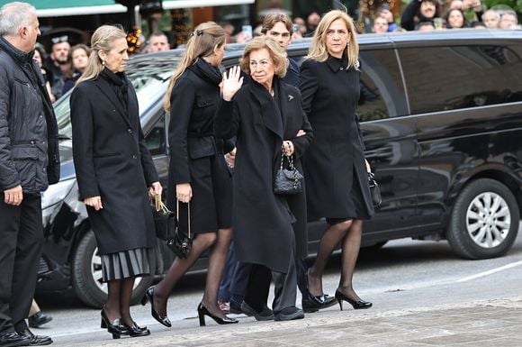 L'ancienne reine Sofia d'Espagne avec les princesses Elena et Cristina assistent aux funérailles de la princesse Irène de Grèce à la cathédrale métropolitaine d'Athènes à Athènes, Grèce, le 19 janvier 2026. Photo par Giannis Panagopoulos/Eurokinissi/ABACAPRESS.COM