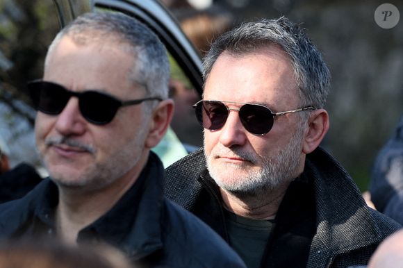 Frédéric Lopez - Arrivées aux obsèques de Bruno Salomone en l'église Sainte-Anne de Polangis de Joinville-le-Pont (Val-de-Marne) le 23 mars 2026. © Cyril Moreau - Dominique Jacovides / Bestimage