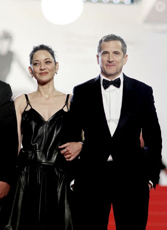 Marion Cotillard et Guillaume Canet - Descente des marches du film " Karma " lors du 79ème Festival International du Film de Cannes, le 15 mai 2026. © Jacovides-Moreau / Bestimage
