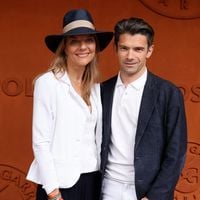 Julia Neugebauer et Gautier Capuçon assortis à Roland-Garros, le duo mise sur un look très chic