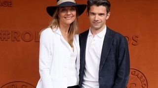 Julia Neugebauer et Gautier Capuçon assortis à Roland-Garros, le duo mise sur un look très chic