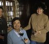 À l'extérieur de sa maison, une piscine et une extension qu'il a réalisée pour faire une surprise à sa femme alors qu'elle était partie faire un tour du monde de quinze mois.

Archives -  En France, à Nangis, portrait de Pierre Perret chez lui, avec sa fille Julie et sa femme Rebecca en novembre 1987 Michel Croizard via Bestimage