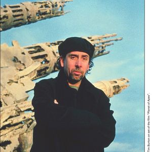 Le réalisateur Tim Burton sur le plateau du film La Planète des singes en 2000 © LFI/Avalon/ABACA
