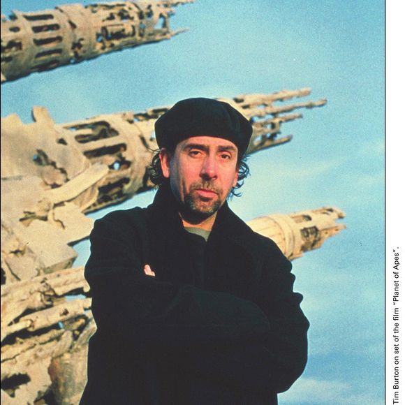 Le réalisateur Tim Burton sur le plateau du film La Planète des singes en 2000 © LFI/Avalon/ABACA