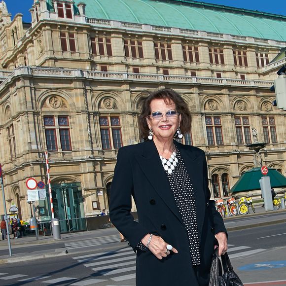 Claudia Cardinale visite l'opéra de Vienne, le 12 mars 2014. Elle est à Vienne pour la première de "The Silent Moutain"(Action Press / Bestimage).