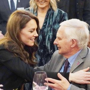 La maman de George, Charlotte et Louis a également partagé un moment de complicité avec Steven, "qui l'a remerciée de lui avoir envoyé une carte de Noël". Ils ont ensuite tous deux ont discuté de sa famille

Steven Frank rencontre la princesse de Galles lors d'une cérémonie au Guildhall de Londres, pour commémorer la Journée de la mémoire de l'Holocauste et le 80e anniversaire de la libération d'Auschwitz-Birkenau. Lundi 27 janvier 2025. Londres, Royaume-Uni. Photo by Arthur Edwards/The Sun/PA Wire/ABACAPRESS.COM