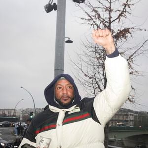 Ce placement en garde à vue intervient alors que Booba est régulièrement impliqué dans des conflits médiatiques.

Booba dans un rassemblement, à Paris, France, 1er décembre 2023. 

© Jack Tribeca/bestimage