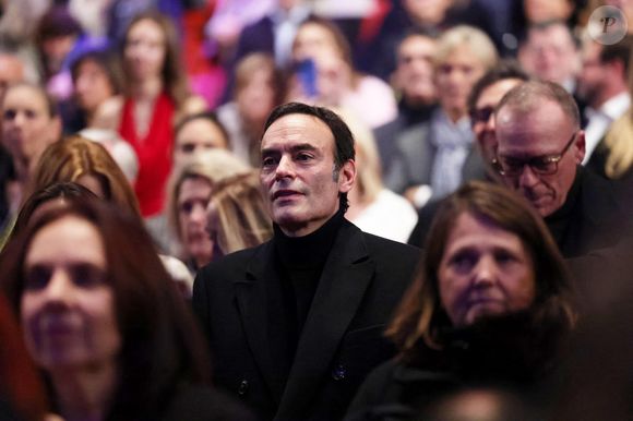 Exclusif - Anthony Delon lors de la soirée hommage Ciné-concert symphonique "Alain Delon, le dernier Samouraï" au palais des congrès à Paris le 8 novembre 2024 le jour de son anniversaire. Pour cette soirée, le chef d'orchestre Vahan Mardirossian a dirigé l'orchestre symphonique de Douai.

© Jacovides / Moreau / Bestimage